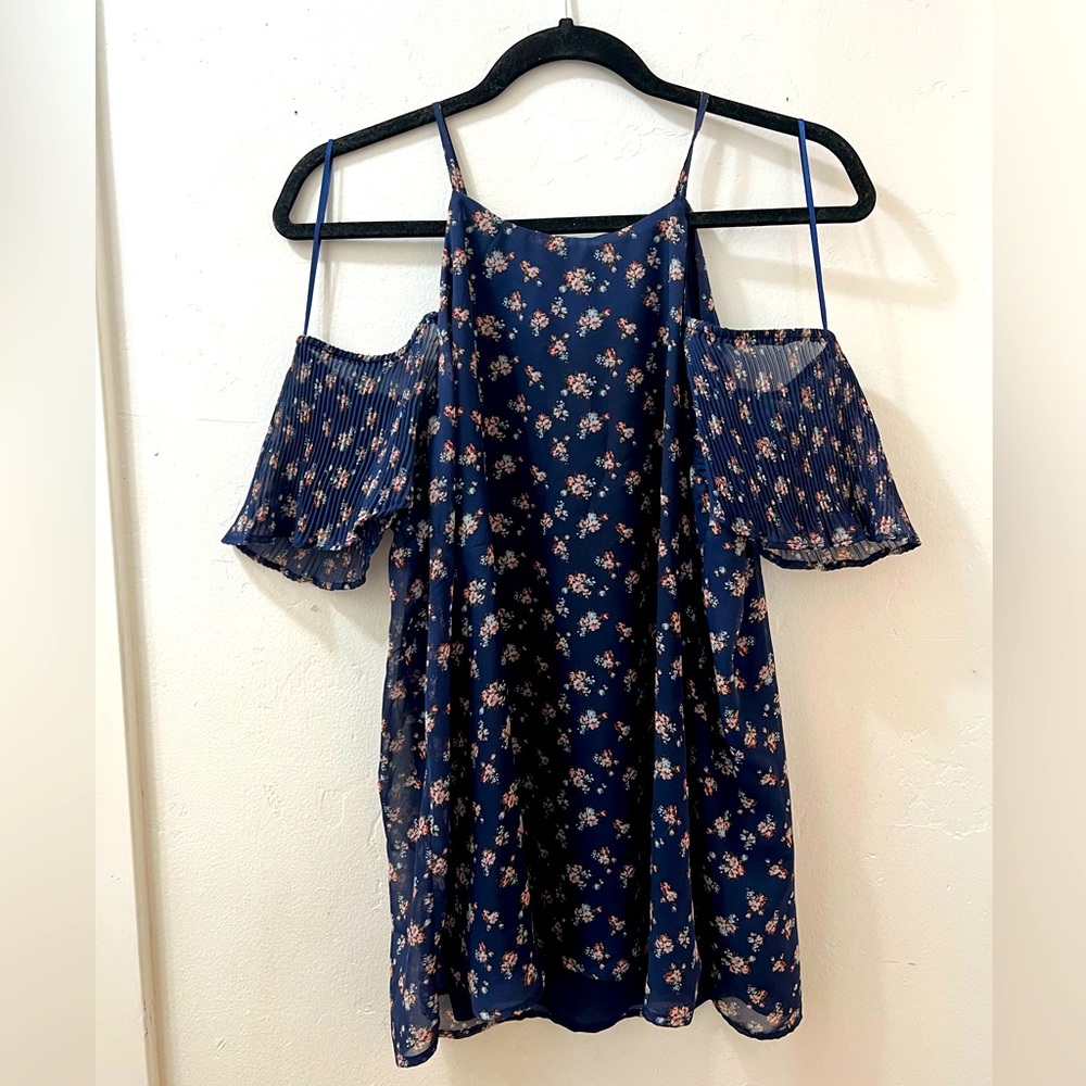 Blue Floral Open Shoulder Top Size XL